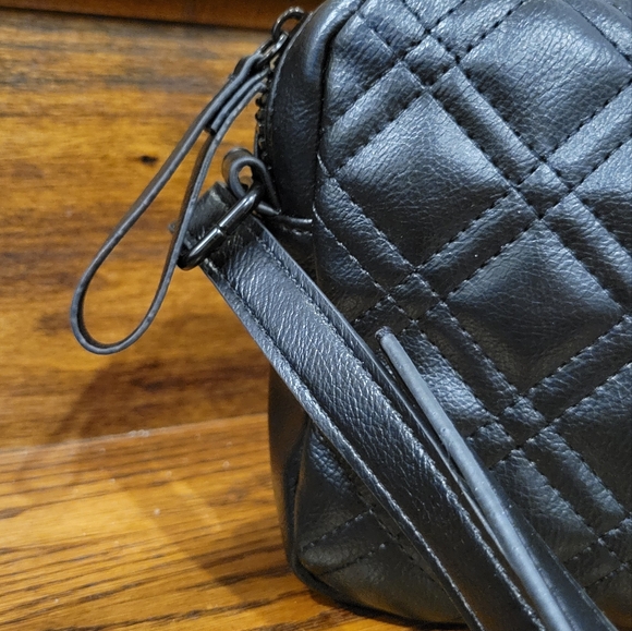 TAHARI Ladies Medium Black quilted Shoulder Crossbody Bag adjustable straps - Picture 7 of 16